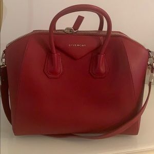 GIVENCHY ANTIGONA medium size in red cherry
